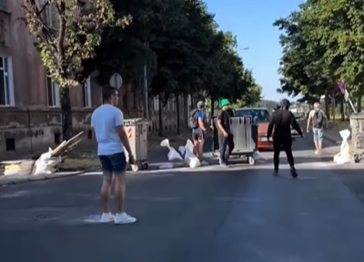 Протесты охватили 18 городов Сербии