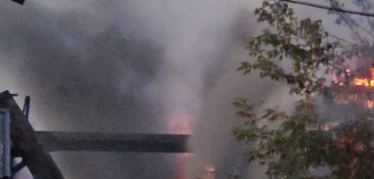 В Усть-Каменогорске вспыхнул крупный пожар
