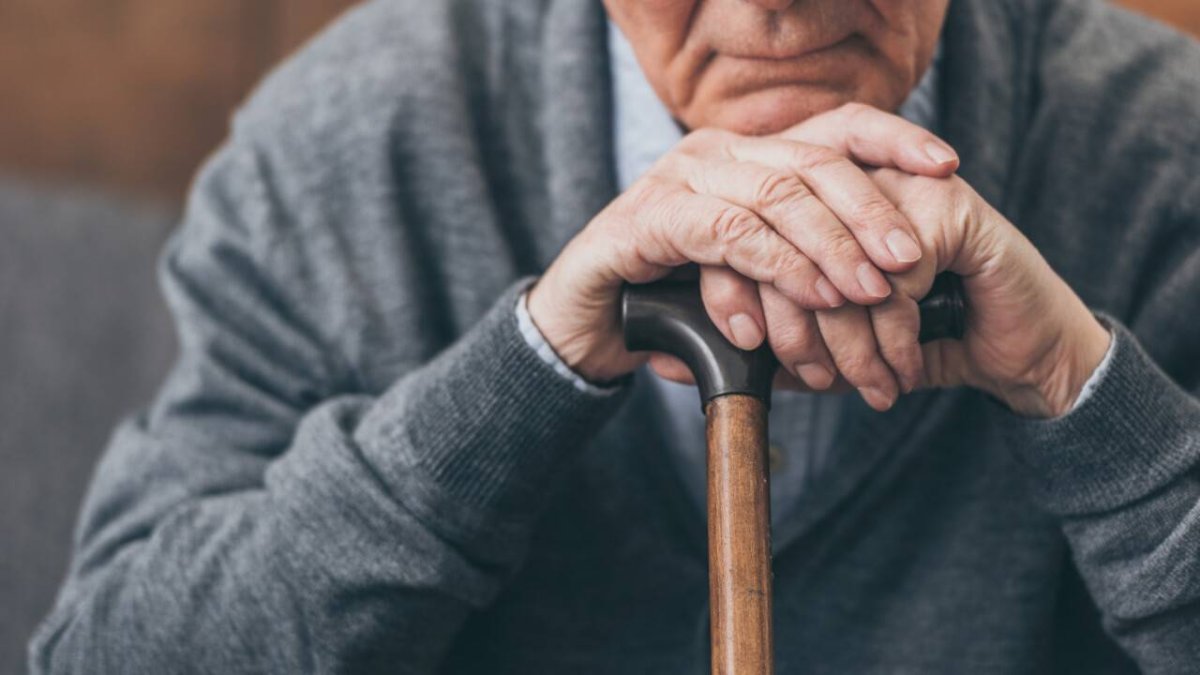 93-летний павлодарец отдал миллионы тенге воспитанникам коррекционного центра
