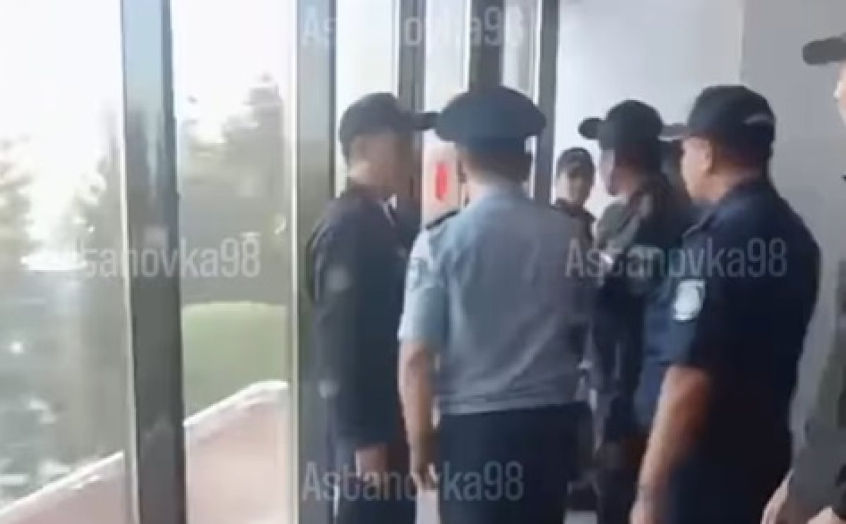 Мужчина совершил поджог в Доме министерств в Астане