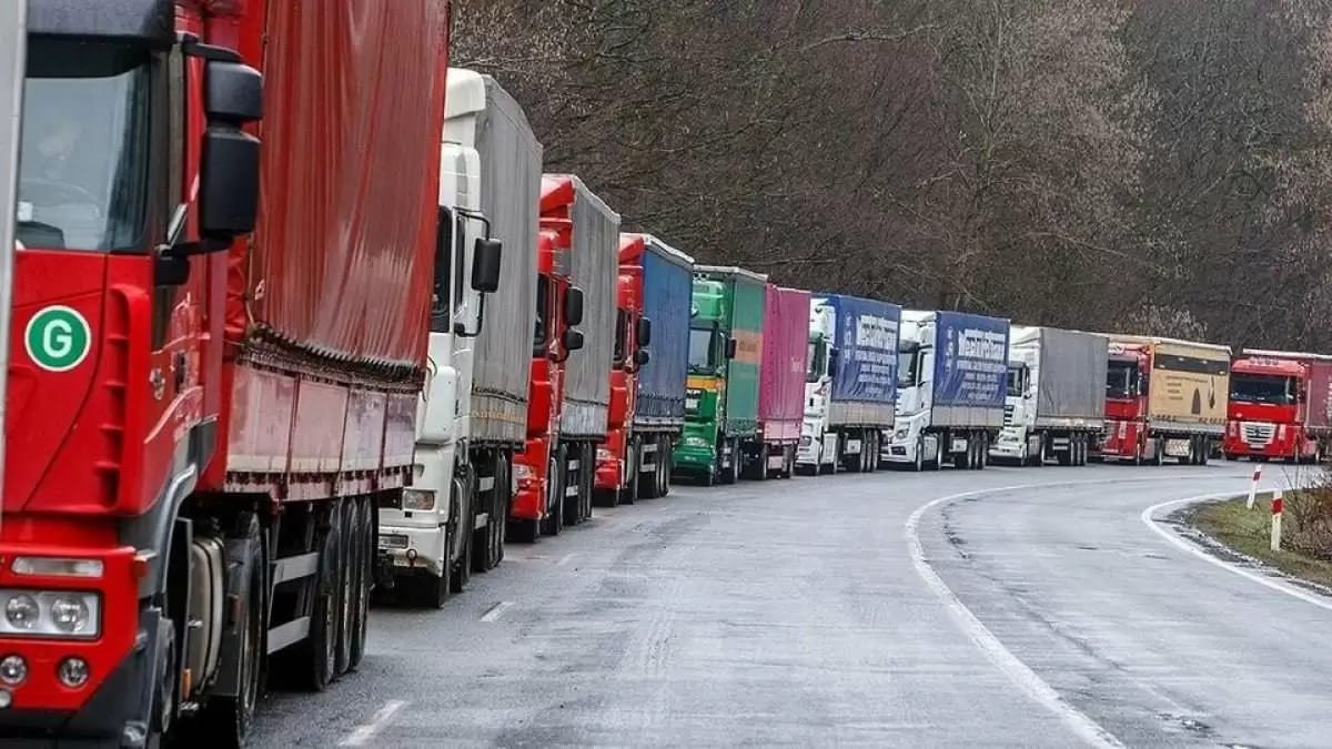 Россия признала вину за длинные очереди на границе с Казахстаном