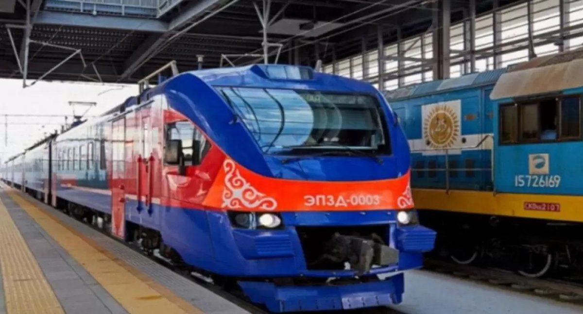 Подростка ударило током на крыше вагона в Алматы