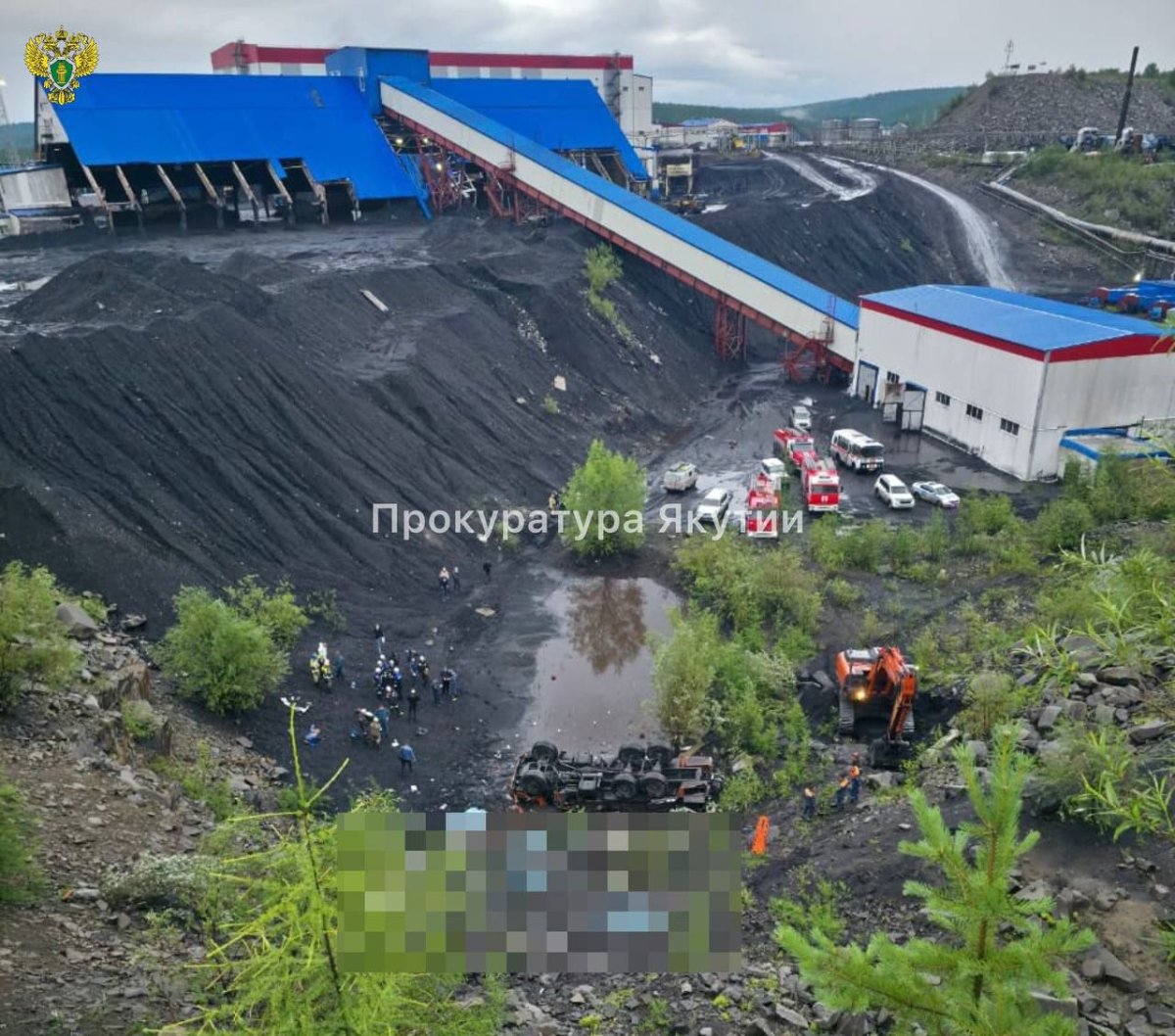 Автобус рухнул с высоты 25 метров в Якутии