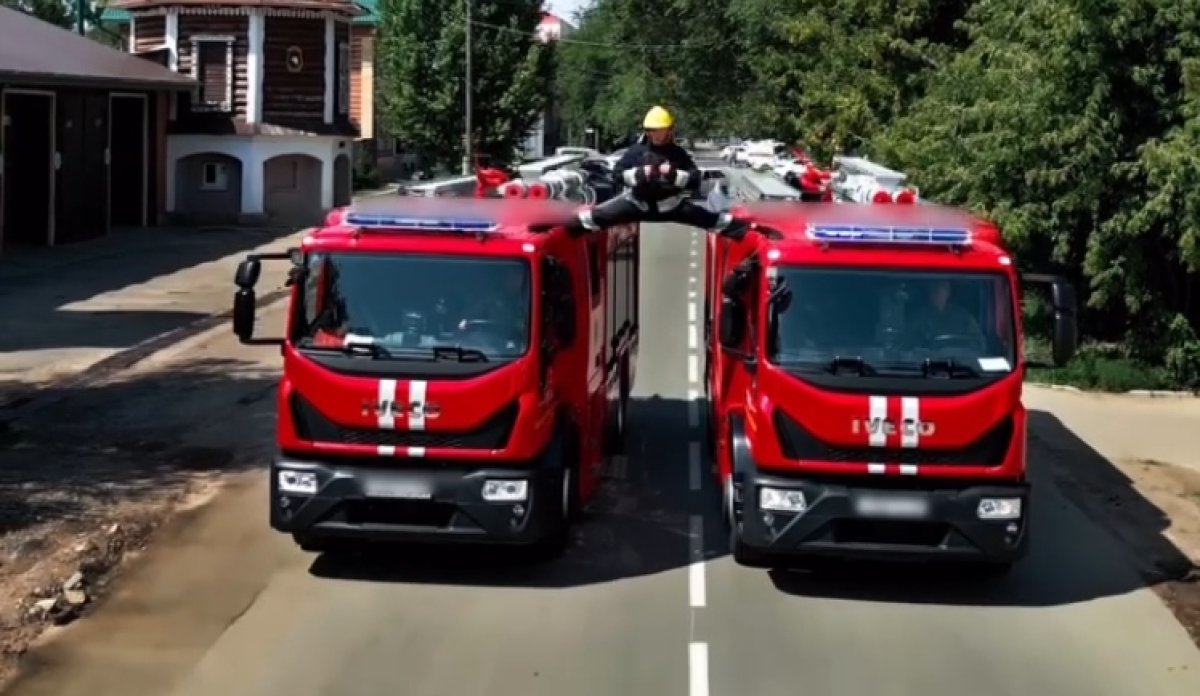 Пожарный восхитил Казнет, повторив  легендарный трюк Ван Дамма