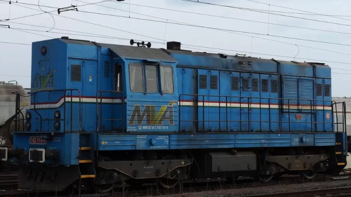 Автомобиль попал в ДТП с тепловозом на переезде Кызылсай–Шымкент