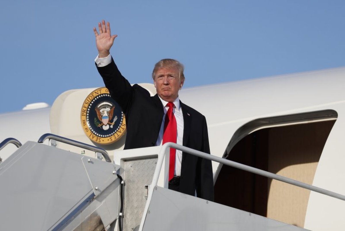 Саммит на Аляске: Трамп вылетел на встречу с Путиным