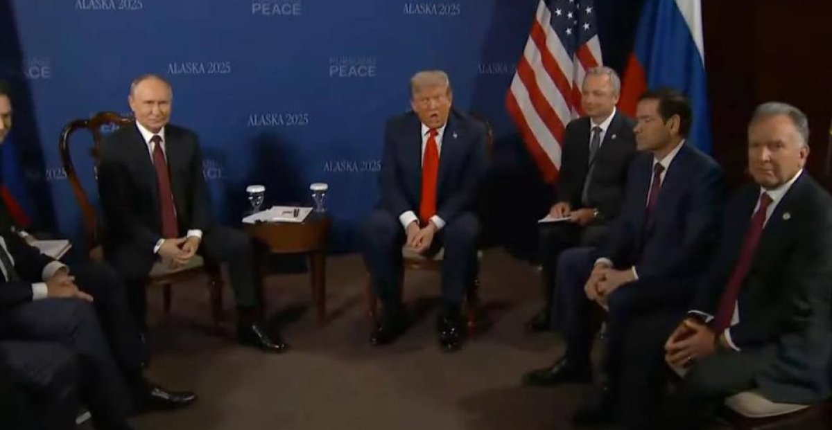 Переговоры Трампа и Путина начались в формате “три на три”