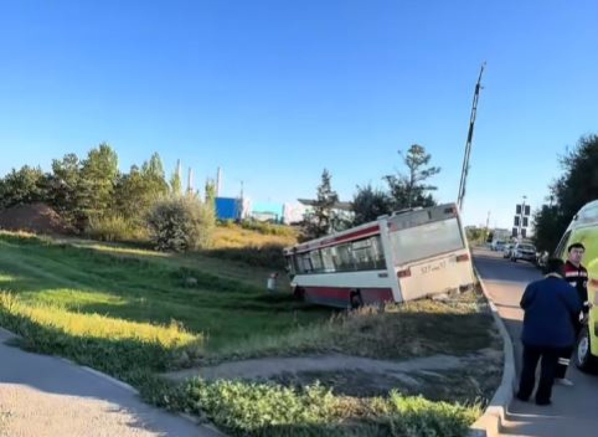 14 человек попали в больницу после ДТП с автобусом в Астане