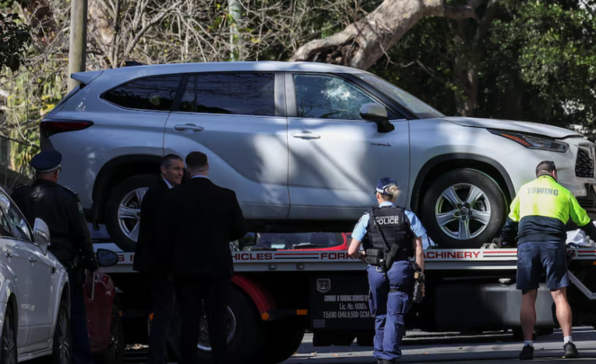 Ворота российского консульства в Австралии протаранил автомобиль: что известно
