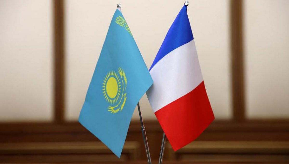 Франции посоветовали пойти по стопам Казахстана