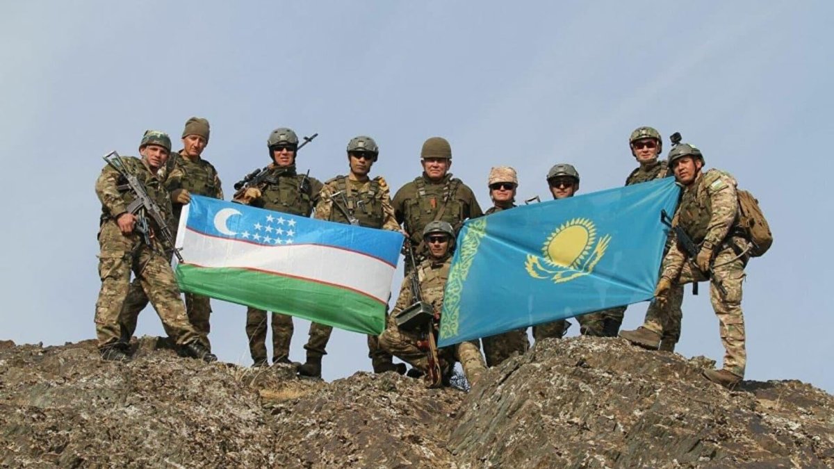Казахстан и Узбекистан подписали военное соглашение