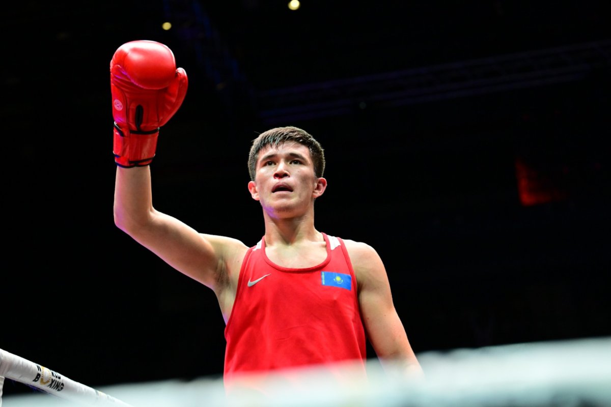 Чемпионат мира по боксу: казахстанец вышел в финал