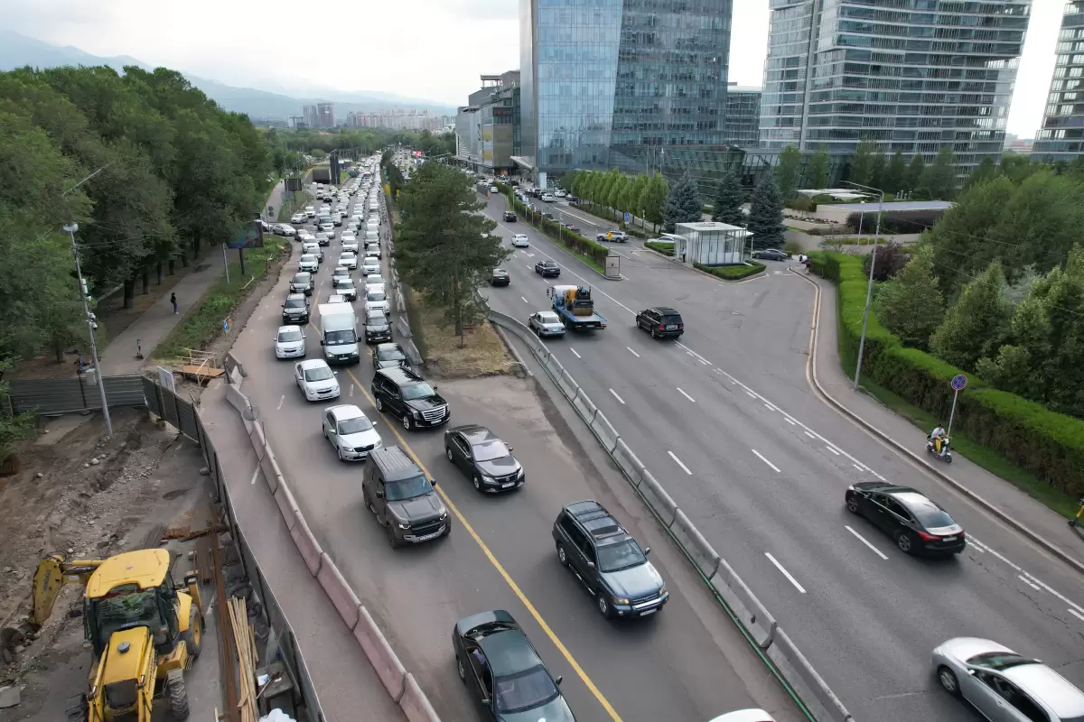 Самокат или автобус: в Алматы проверили какой транспорт самый быстрый