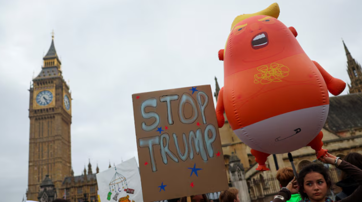 Тысячи людей вышли на протестный марш против Трампа в Лондоне