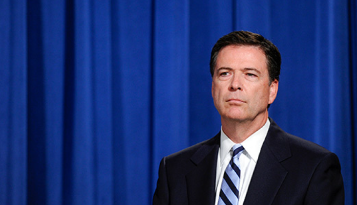 Экс-директору ФБР Джеймсу Коми предъявили обвинения после давления Трампа