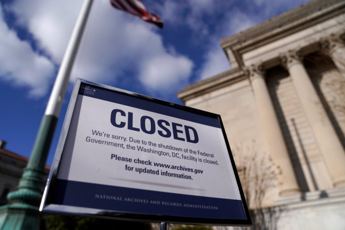Шатдаун наступил в США: 750 тысяч госслужащих остались без работы