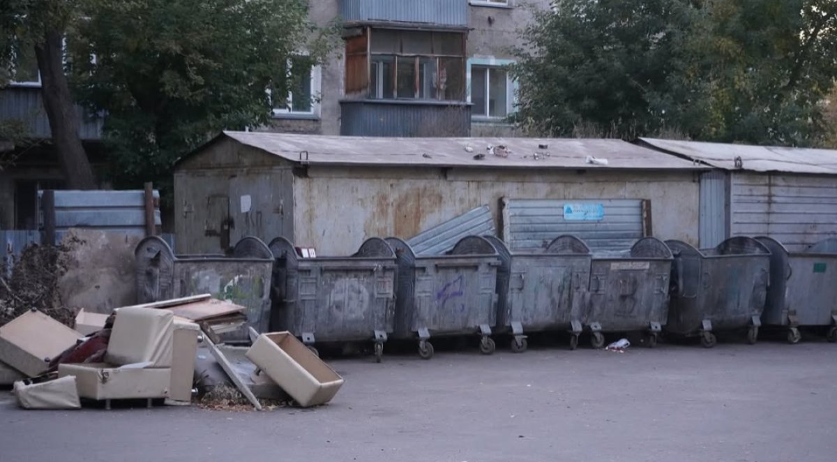 Казахстанцев штрафуют за выброс мебели и стройматериалов