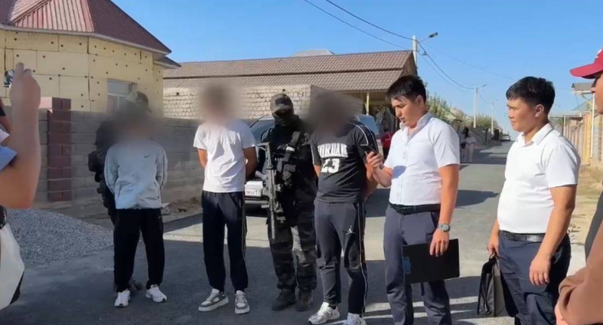 Иностранцев задержали в Шымкенте: изъята особо крупная партия синтетических наркотиков