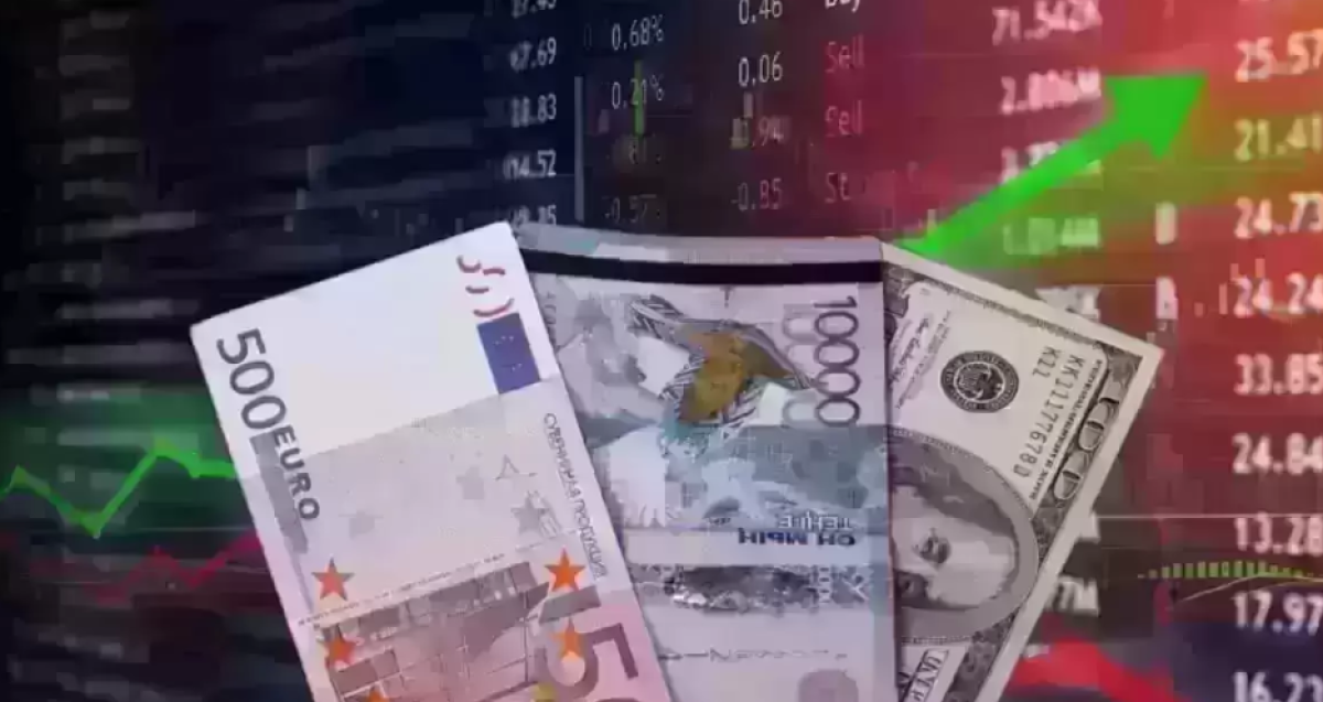 Cколько стоят доллар, евро и рубль в обменниках Казахстана