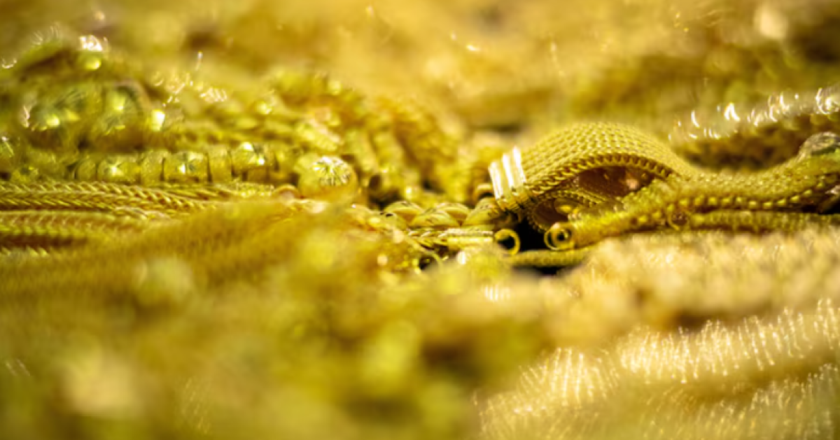 Цены на золото растут на фоне падения доллара и решения ФРС