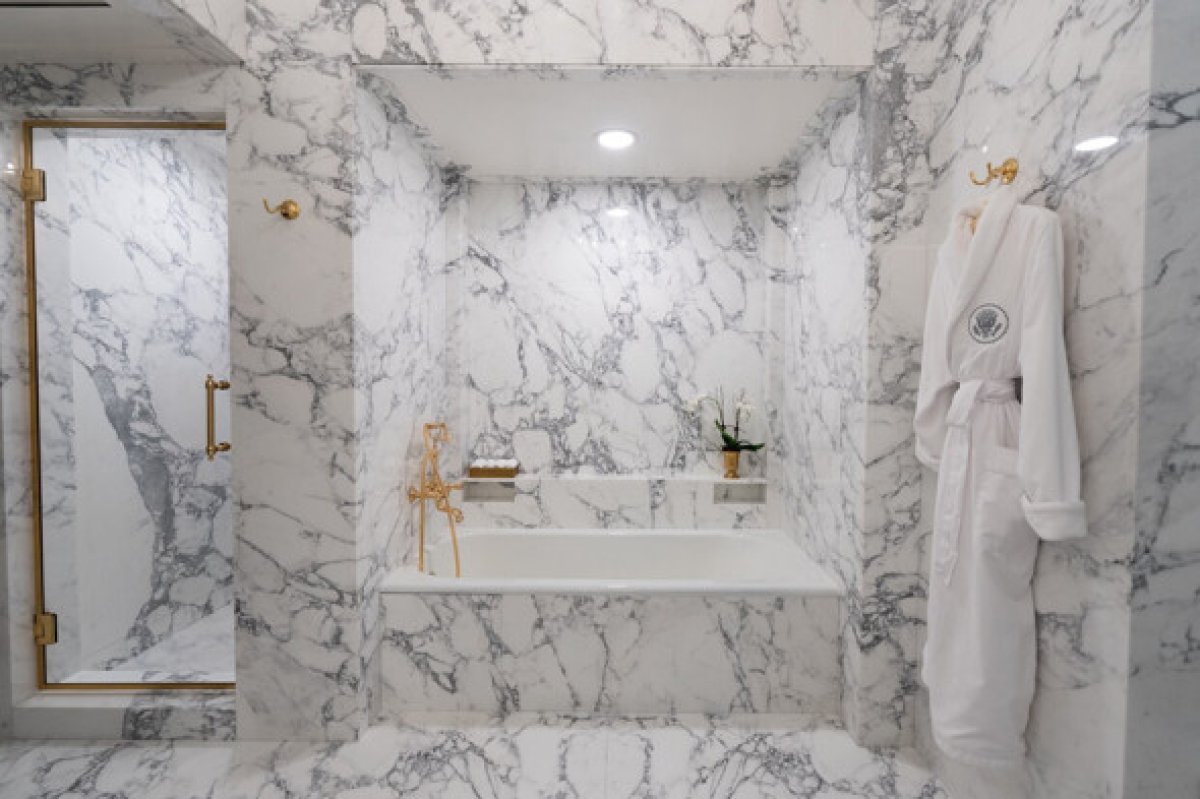 Трамп показал обновлённую ванную в Белом доме