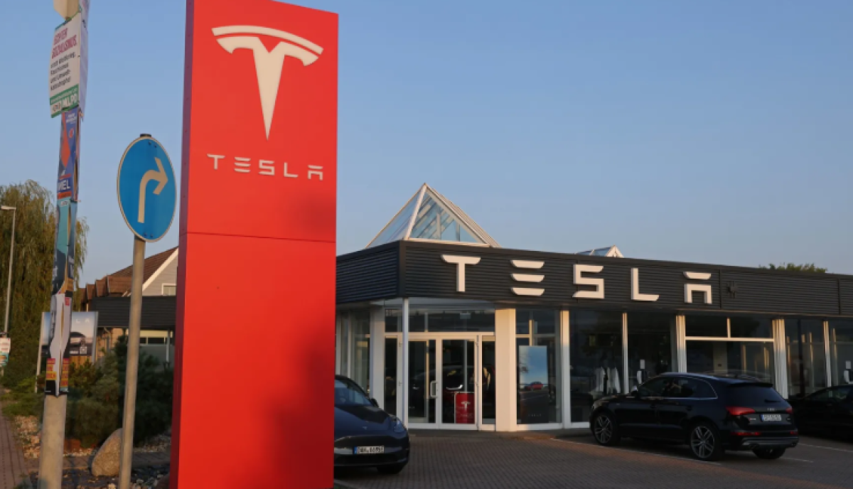 Tesla снова показала резкое падение месячных продаж в Европе