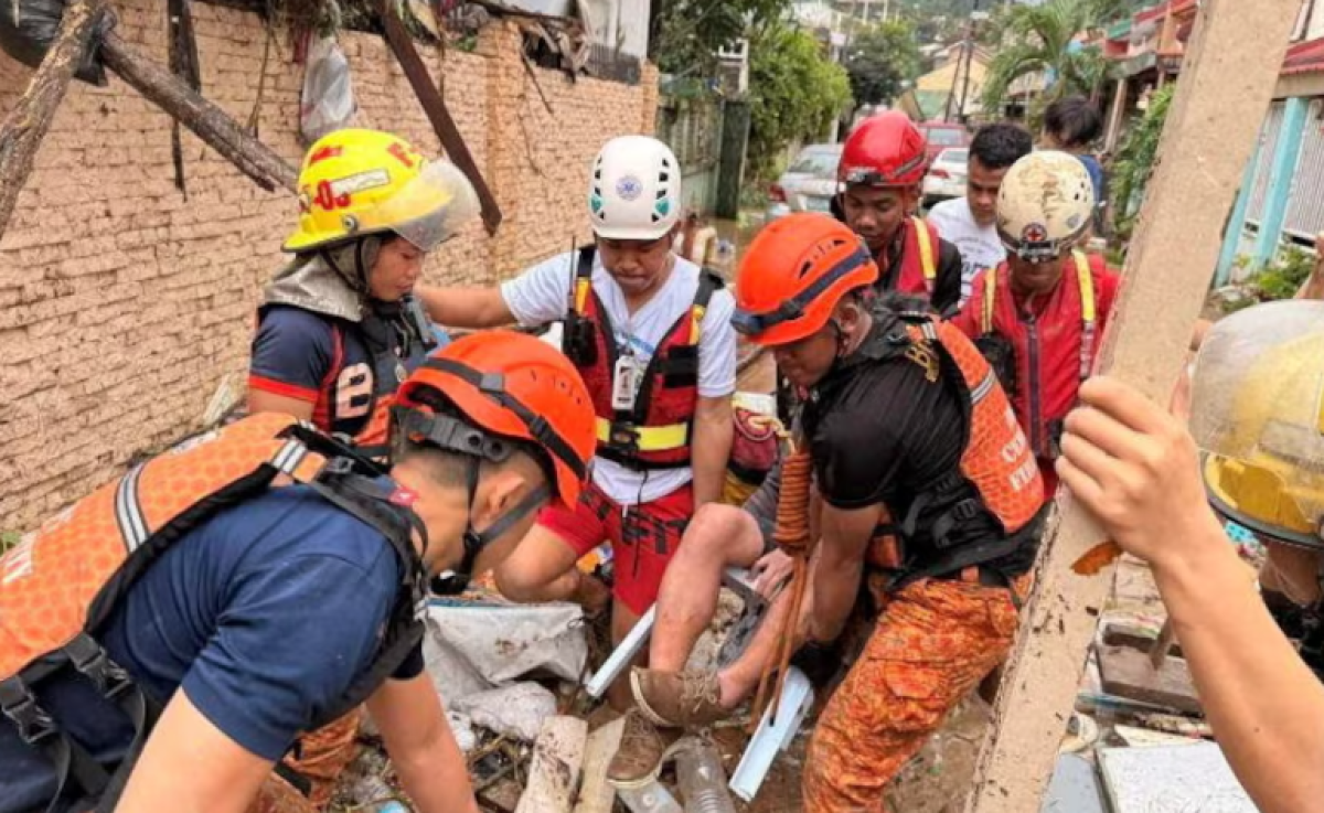 Есть погибший: тайфун обрушился на Филиппины и движется к Вьетнаму