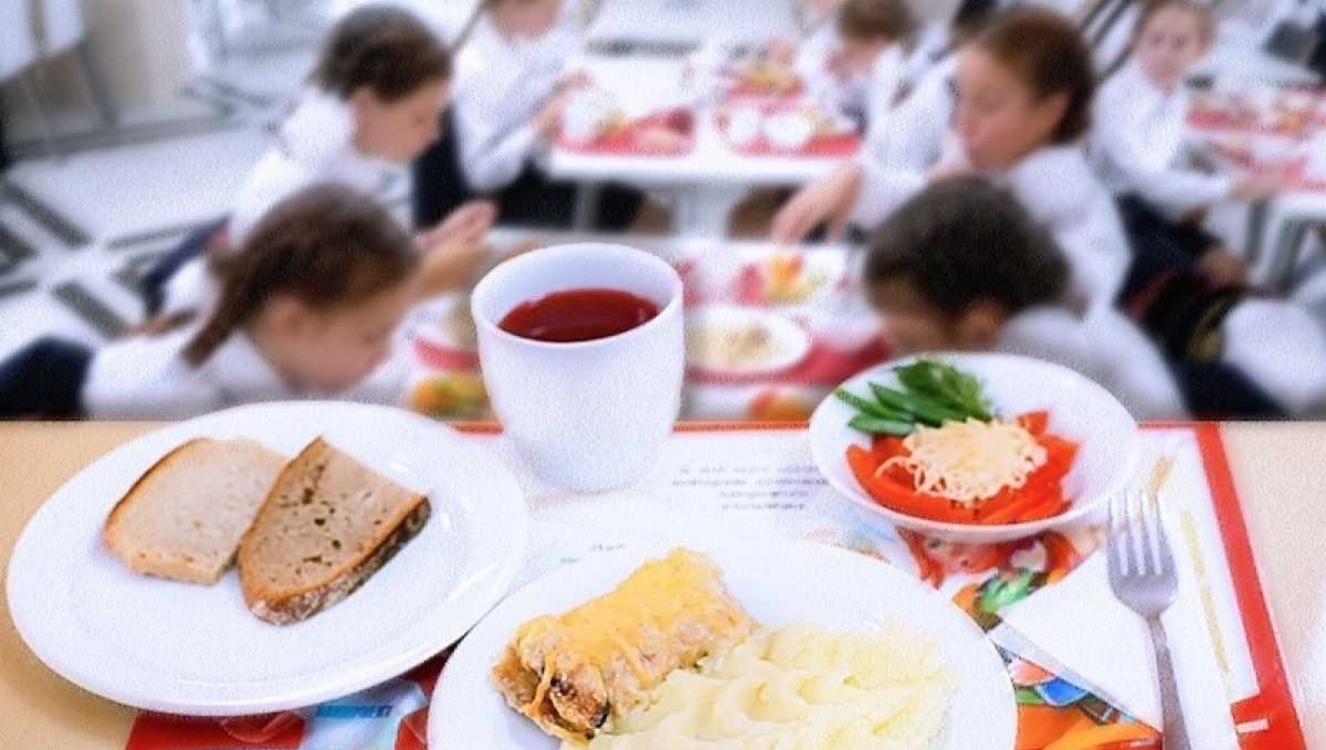 В одном регионе Казахстана до сих пор кормят школьников по старому меню