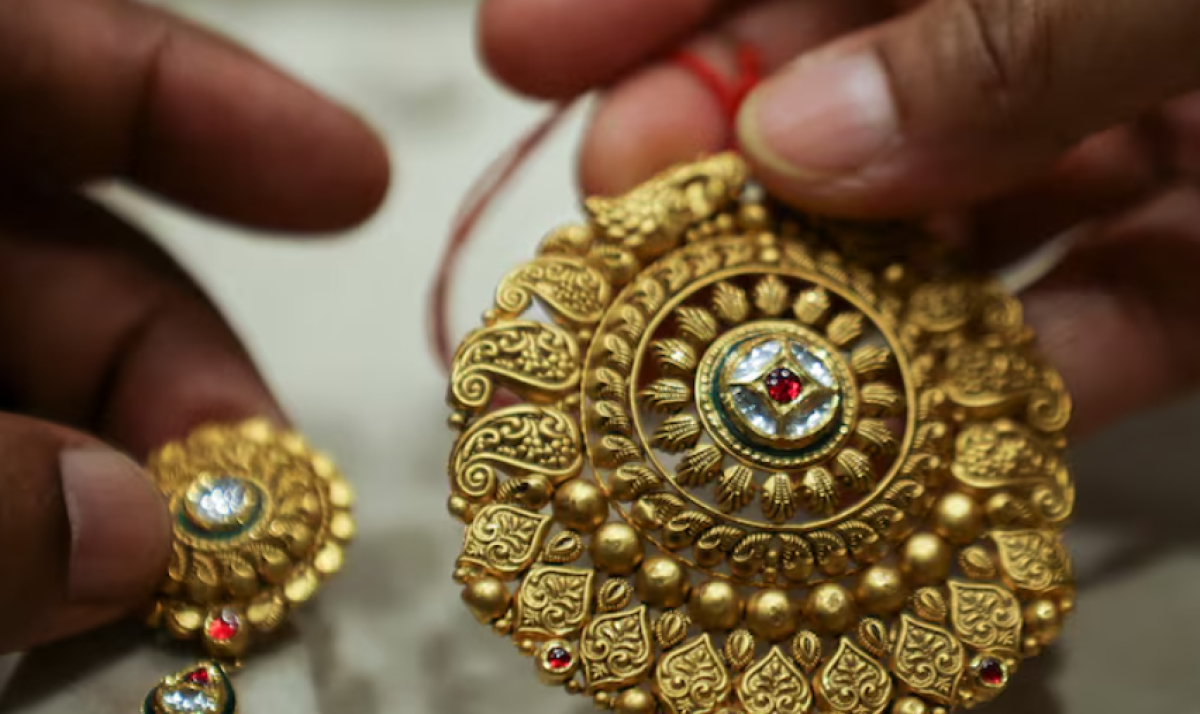 Золото дорожает на фоне роста ожиданий по ставкам в США