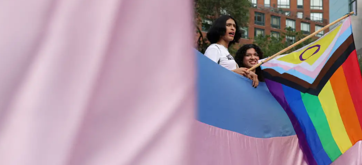 Трансгендеры в США лишились права указывать свой пол