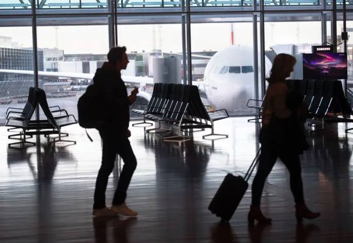 Пассажиров эвакуировали из аэропорта Атырау: что произошло