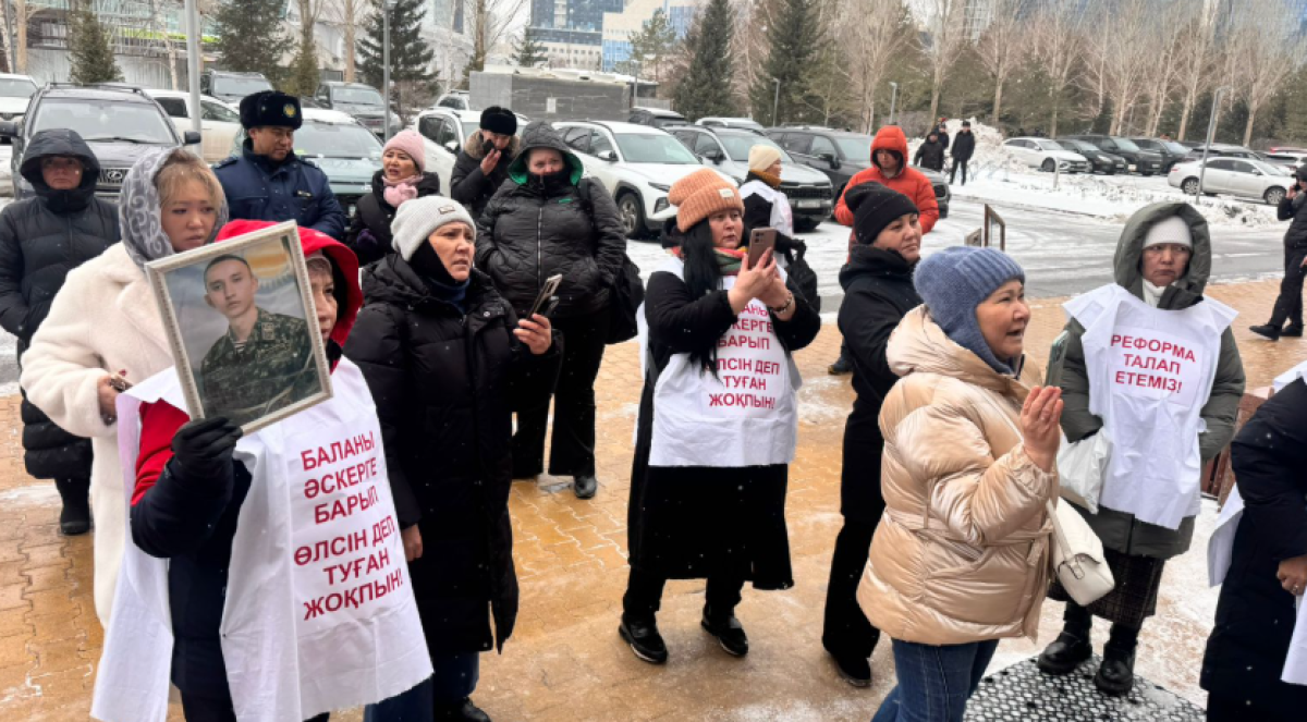 Пересмотр уголовных дел, компенсации и призывной возраст: матери погибших солдат выдвинули требования