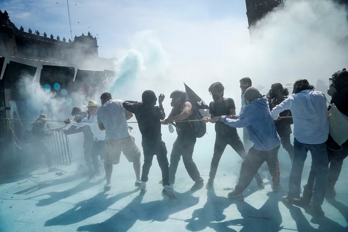 Протесты зумеров охватили Мексику после убийства мэра