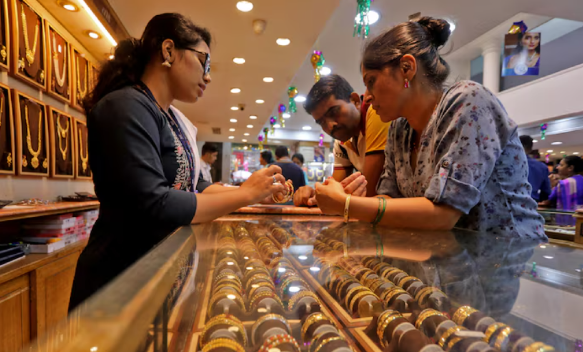 Цены на золото падают: чего ждут инвесторы