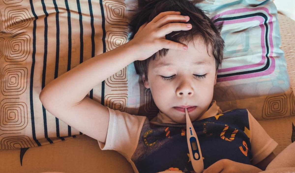 В Казахстане объяснили правила лечения детей при ОРВИ