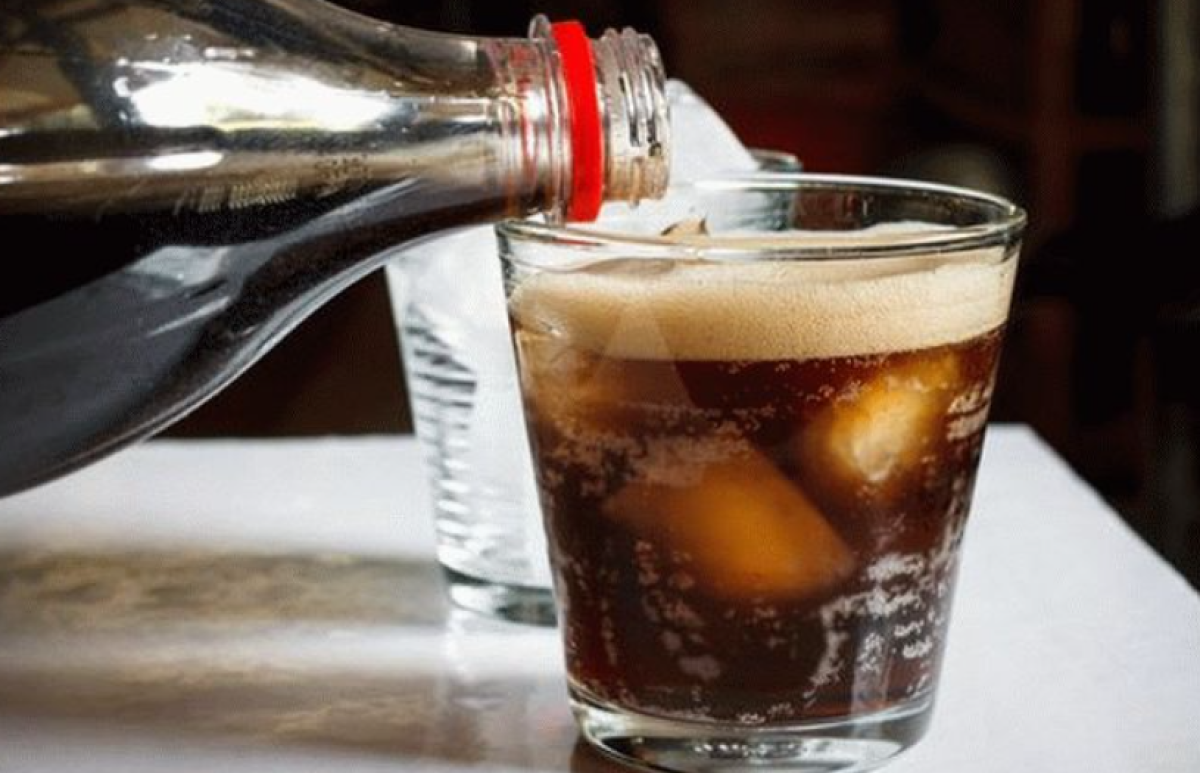 Эксперты связали сладкую газировку с риском депрессии