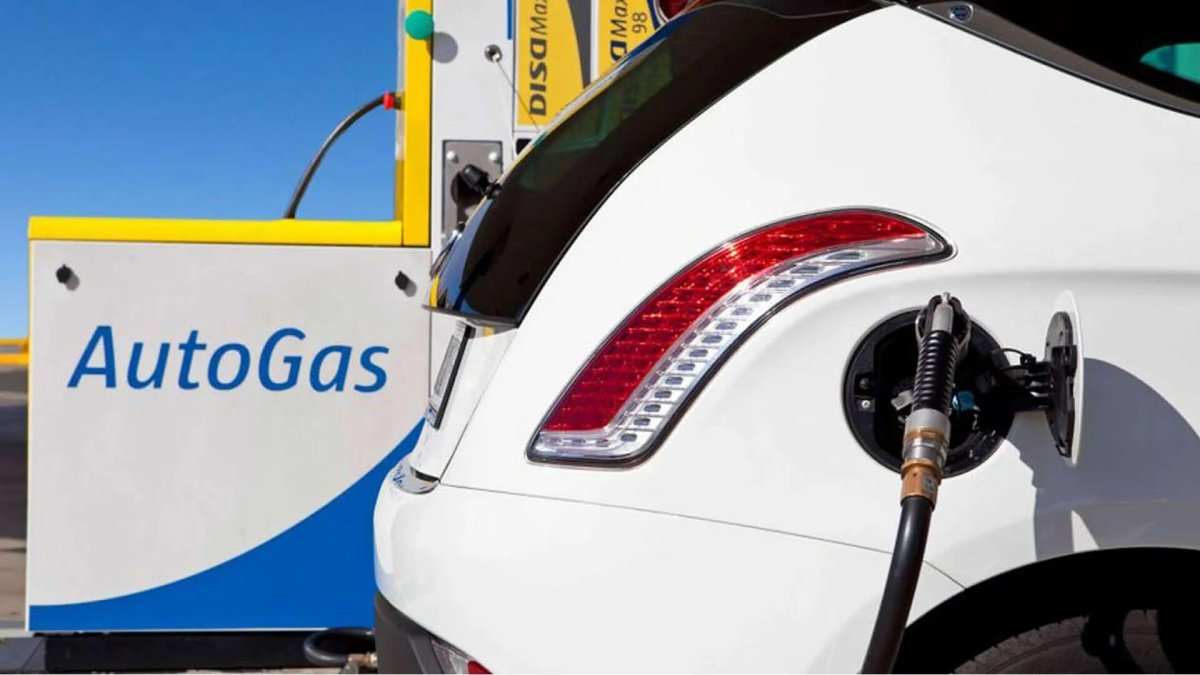 Казахстан обвинили в топливном кризисе в Таджикистане