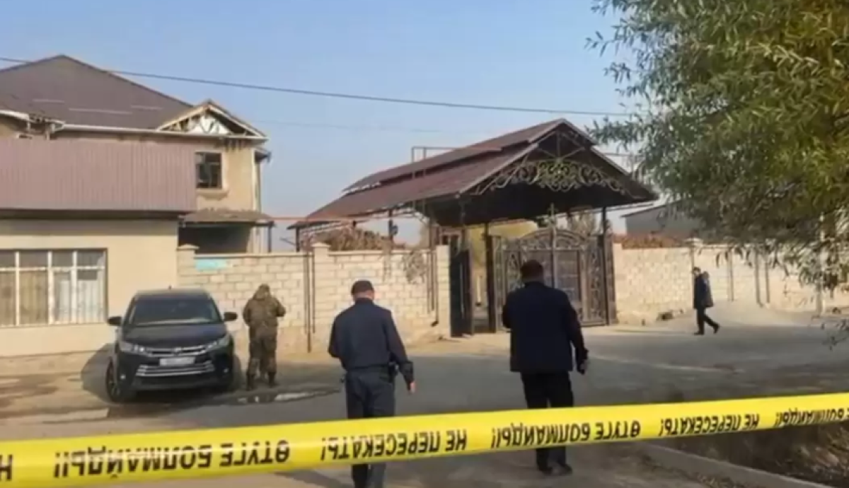 Выжившего в смертельном пожаре в Алгабасе транспортировали в Шымкент