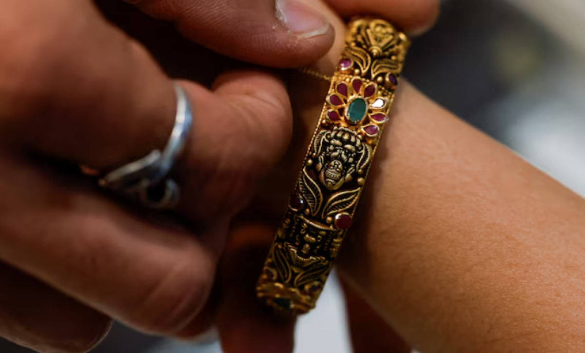 “Цены находятся в стадии консолидации”: золото продолжает дешеветь