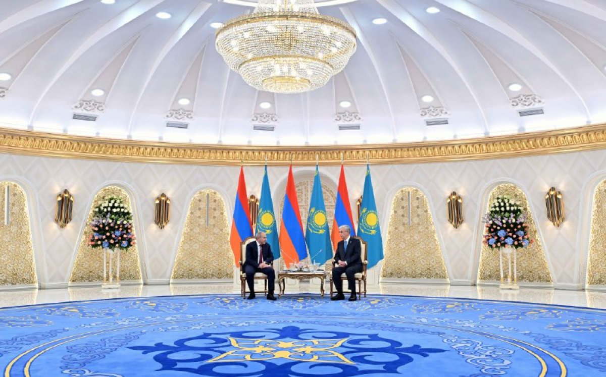 Первый визит в Казахстан: о чем говорили Токаев и Пашинян