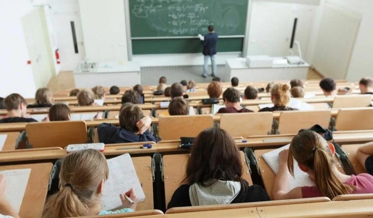 Россия призывает казахстанцев учиться в своих вузах