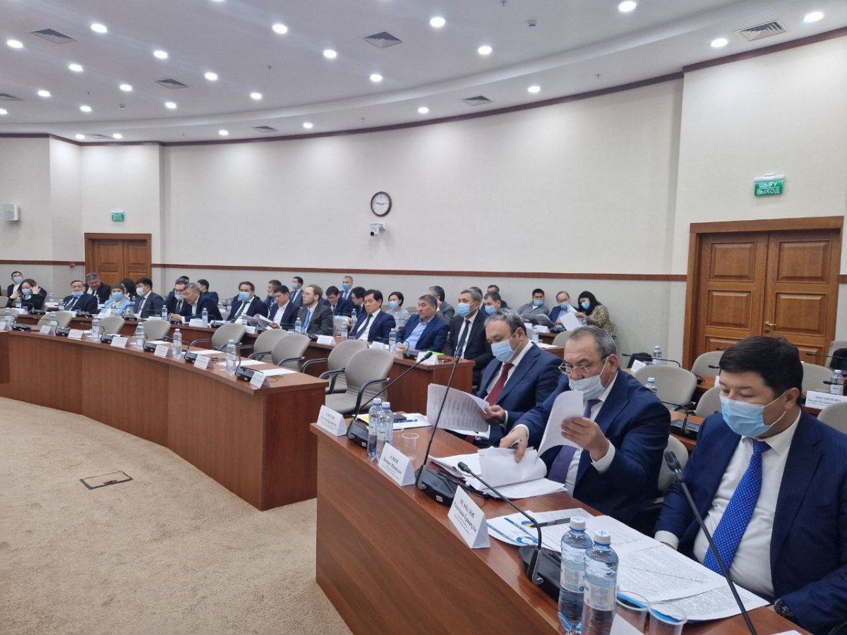 Казахстанские мажилисмены снова надели маски