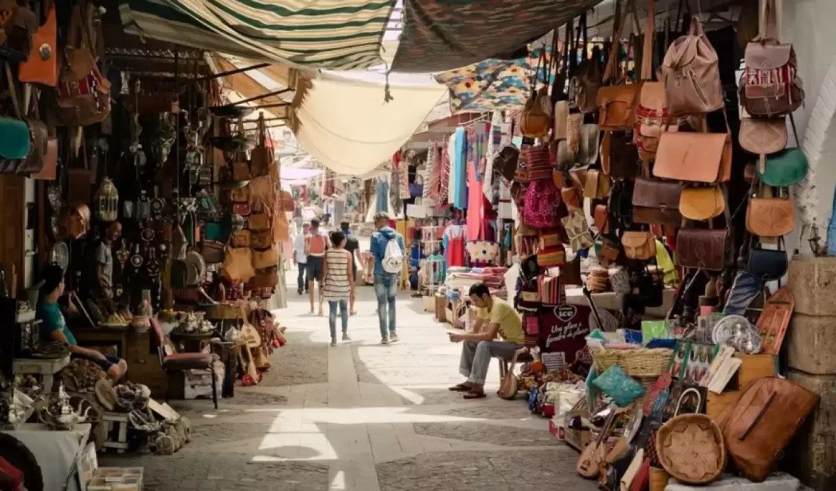 Глава благотворительного фонда отправила подростка на рынок для сбора денег в Алматы