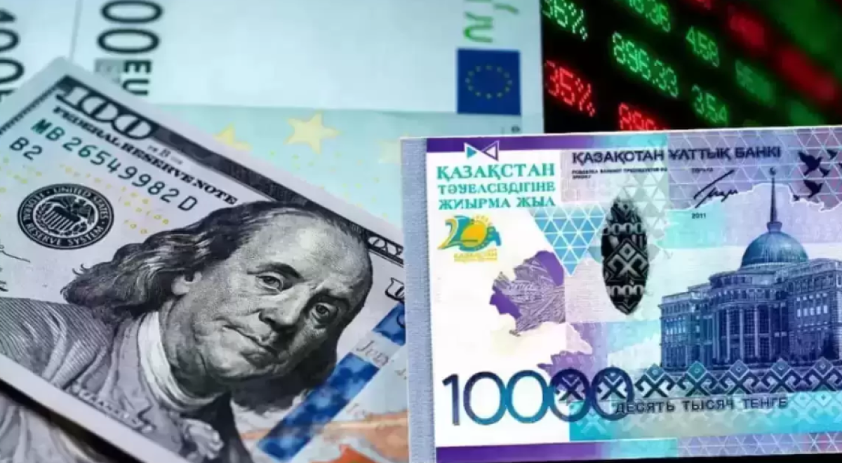 Чистый спрос на доллары в обменниках Казахстана побил рекорд