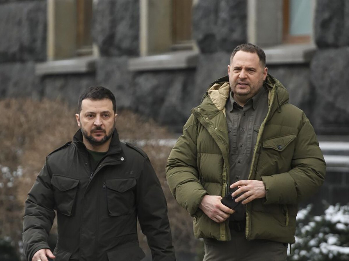 На фоне обвинений в коррупции: экс-глава офиса президента Зеленского собрался на фронт