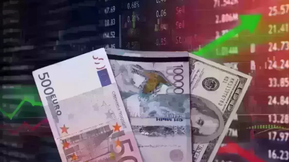 Сколько стоят доллар, евро и рубль в обменниках Казахстана