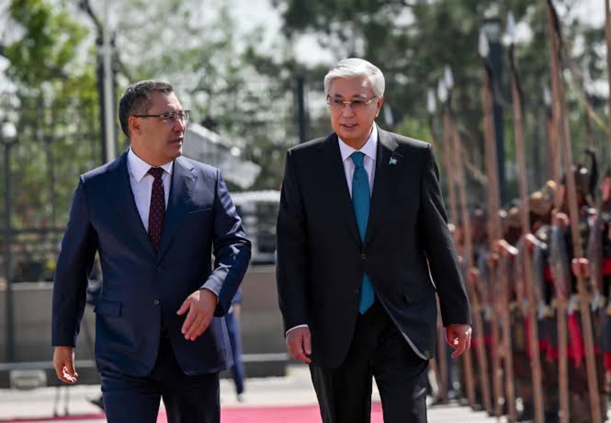 Токаев поздравил Жапарова с успешными парламентскими выборами