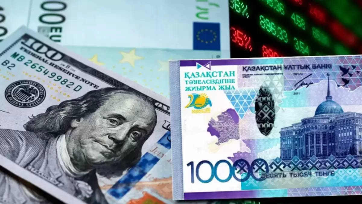 Самую удачную стратегию покупки долларов посоветовали казахстанцам