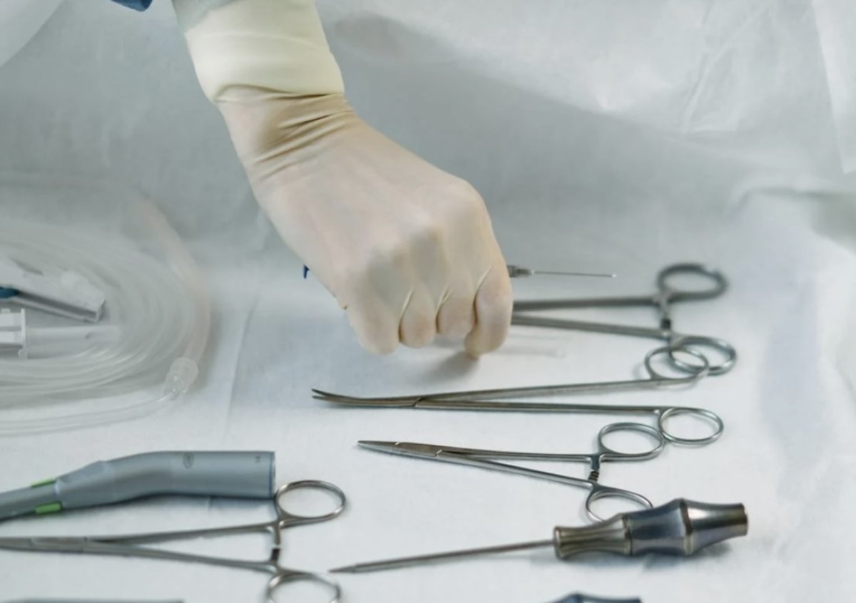 Казахстанцы массово начали тратить пенсионку на пластические операции