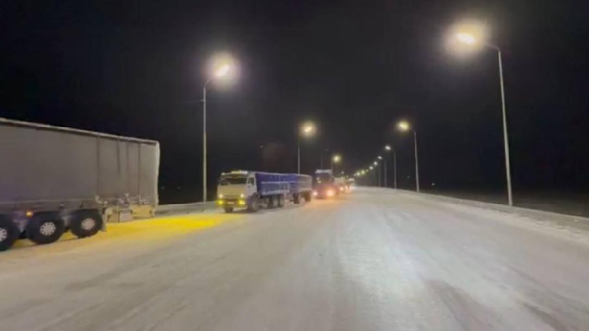 150 грузовиков не могли проехать по трассе в Жетысу из-за гололеда